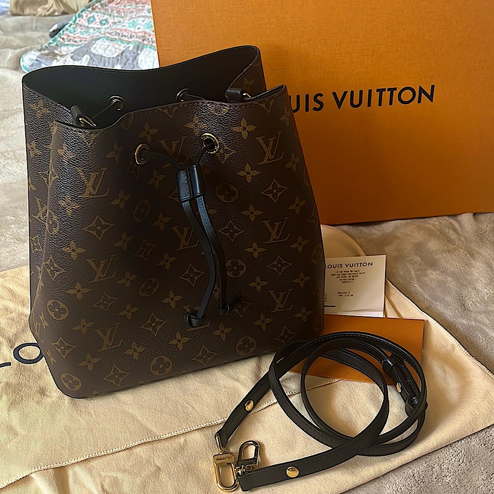 💰SOLD!!!💰LV Neonoe noir 😍